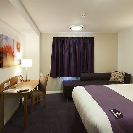 Premier Inn Bicester Exteriör bild