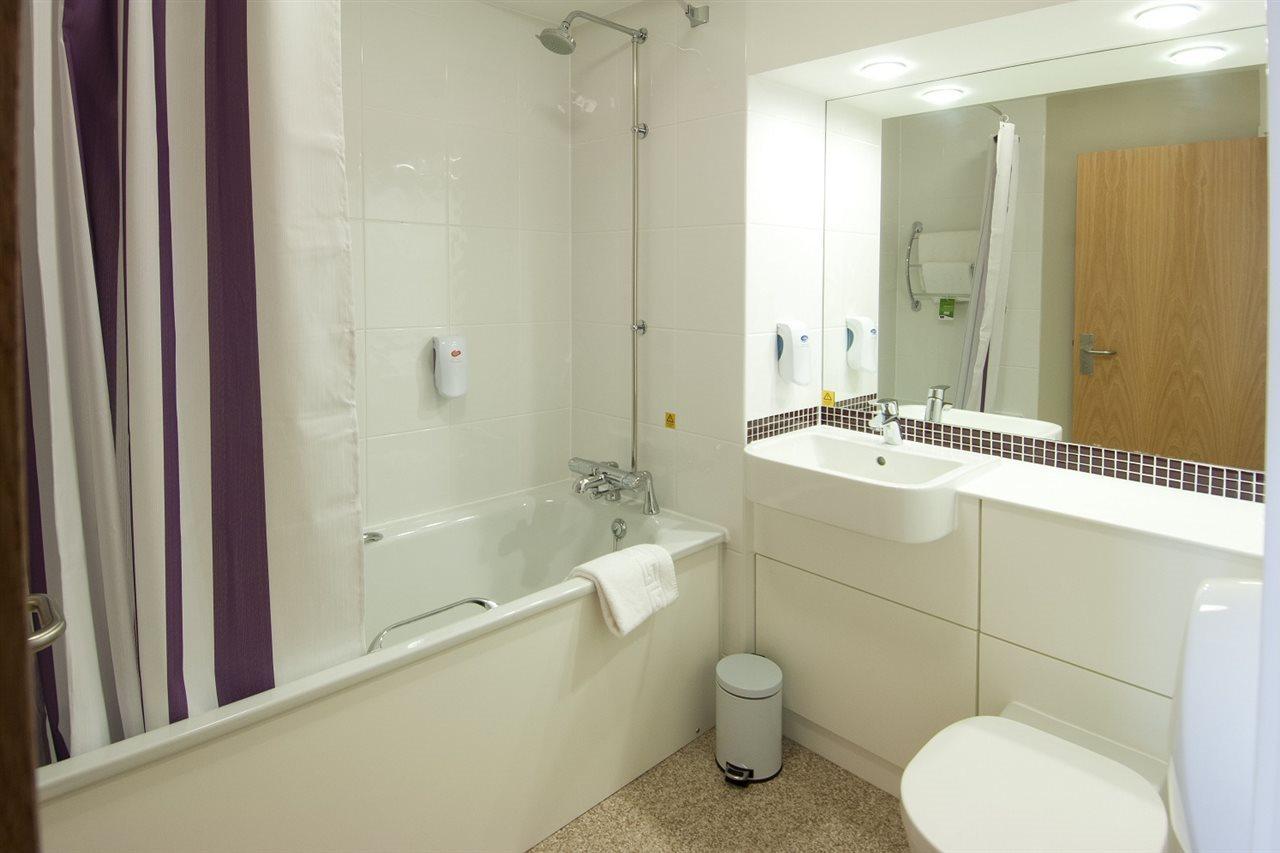 Premier Inn Bicester Exteriör bild