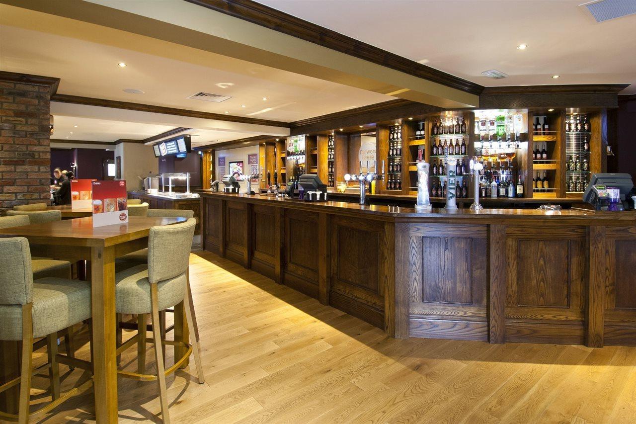 Premier Inn Bicester Exteriör bild