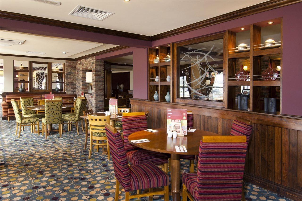 Premier Inn Bicester Exteriör bild