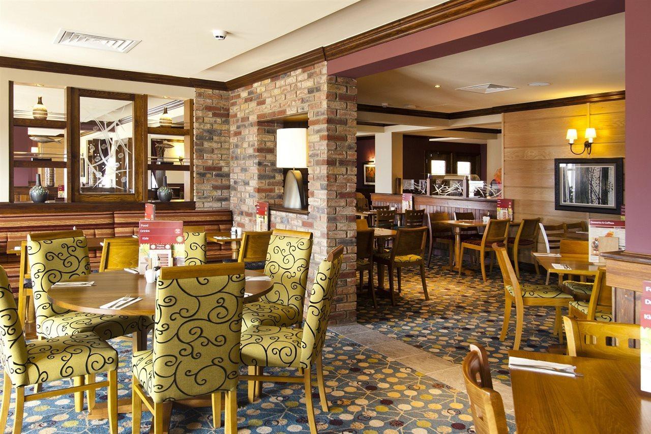 Premier Inn Bicester Exteriör bild