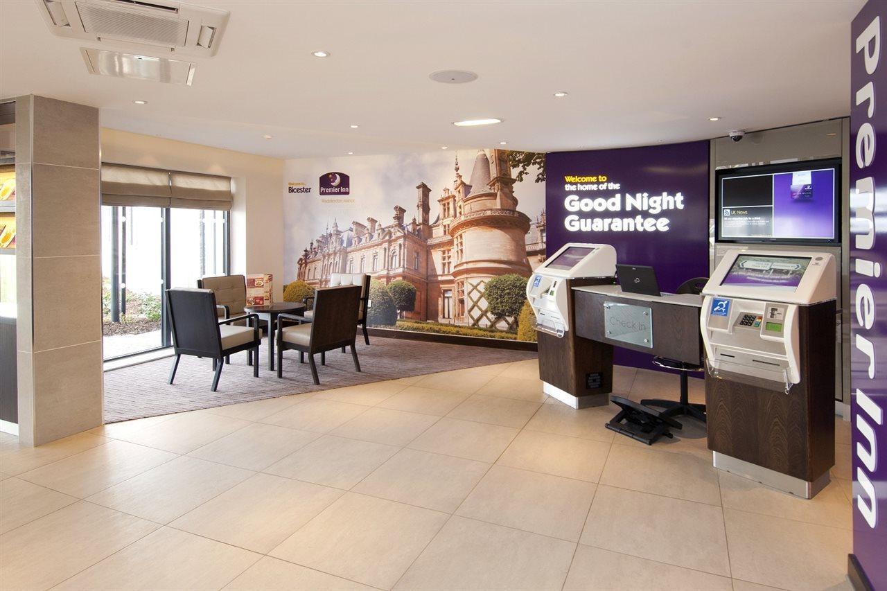 Premier Inn Bicester Exteriör bild