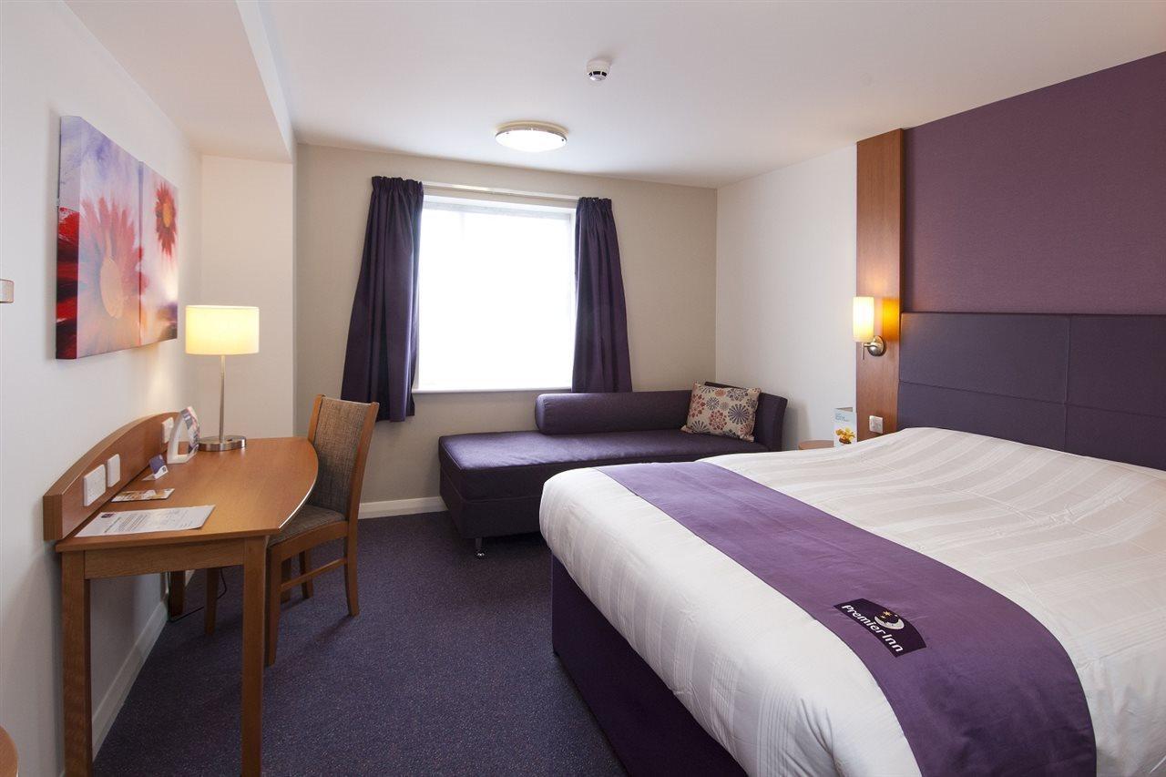 Premier Inn Bicester Exteriör bild