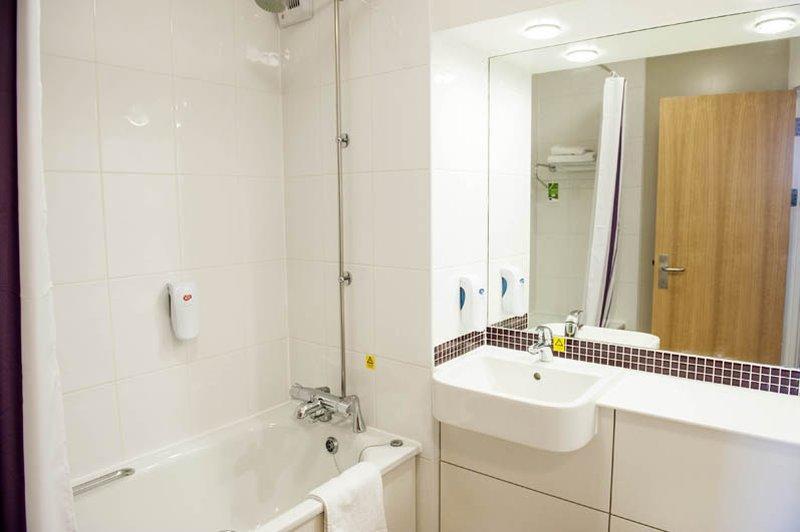 Premier Inn Bicester Exteriör bild