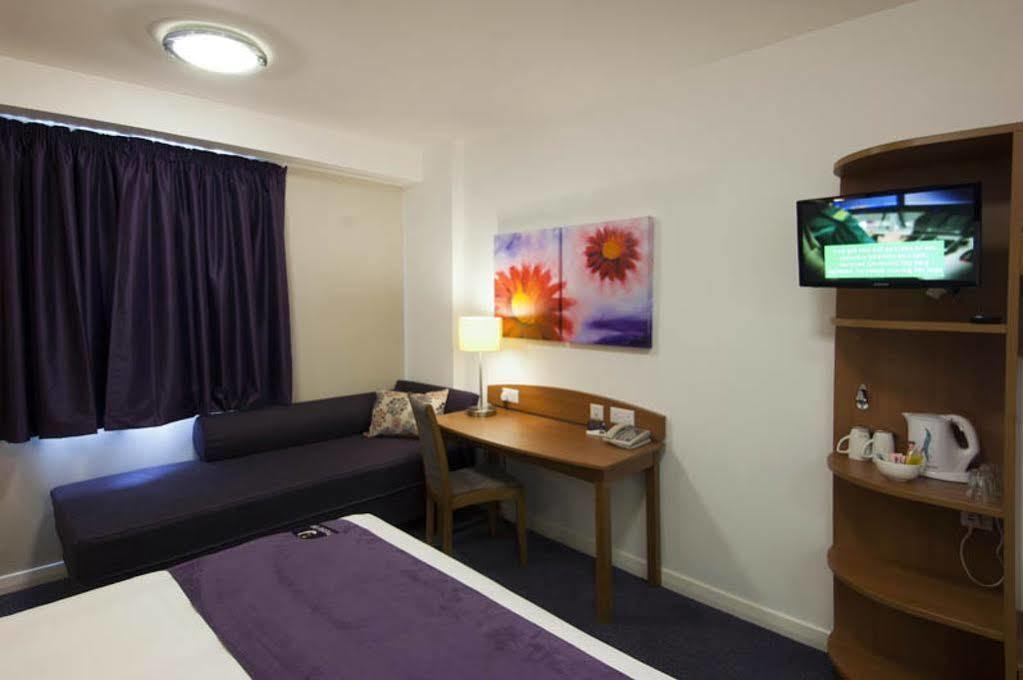 Premier Inn Bicester Exteriör bild