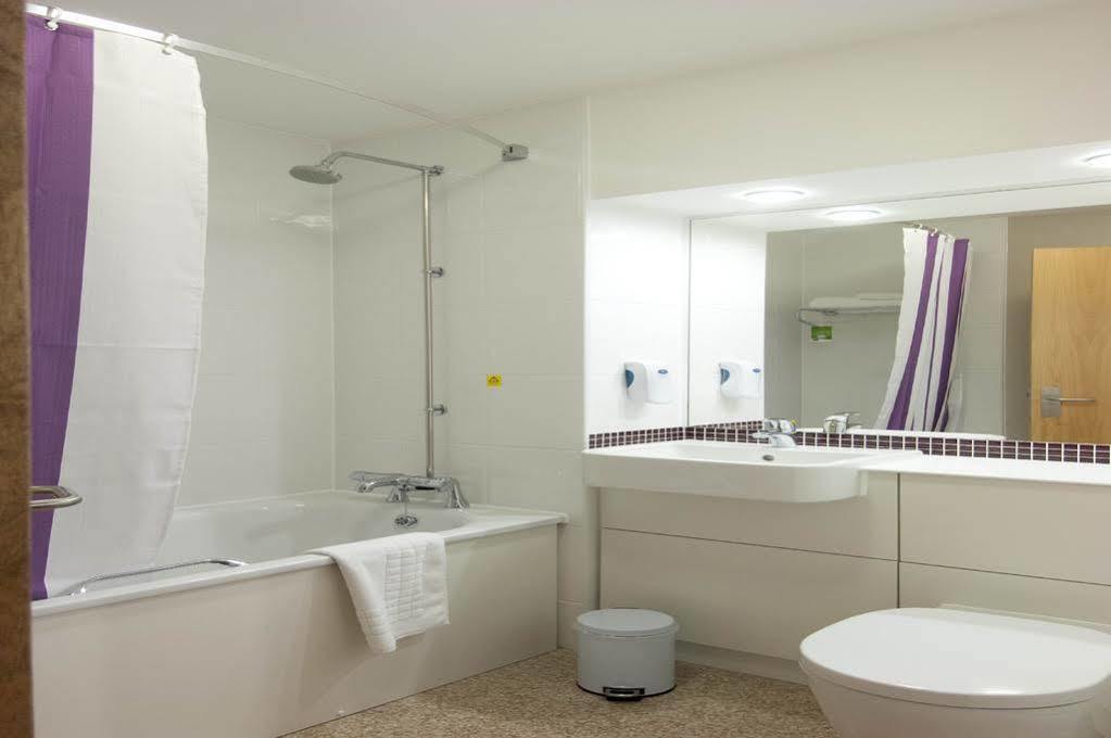 Premier Inn Bicester Exteriör bild