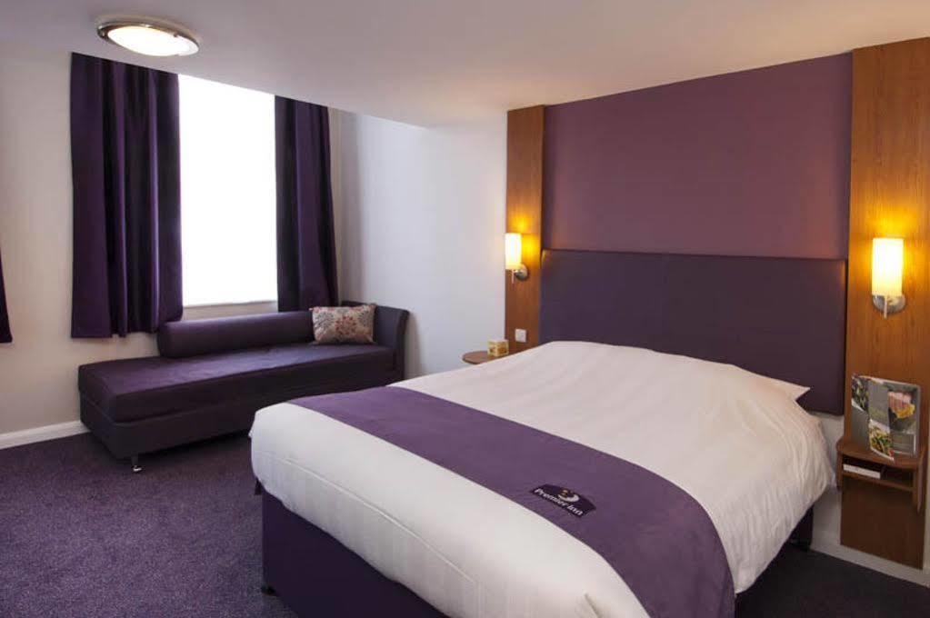 Premier Inn Bicester Exteriör bild