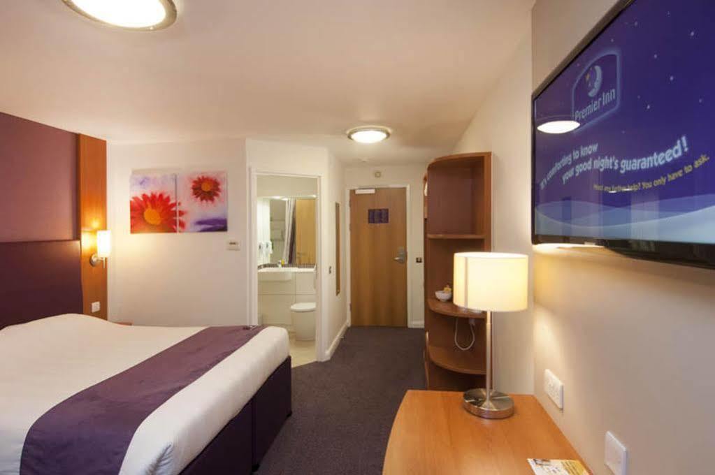 Premier Inn Bicester Exteriör bild