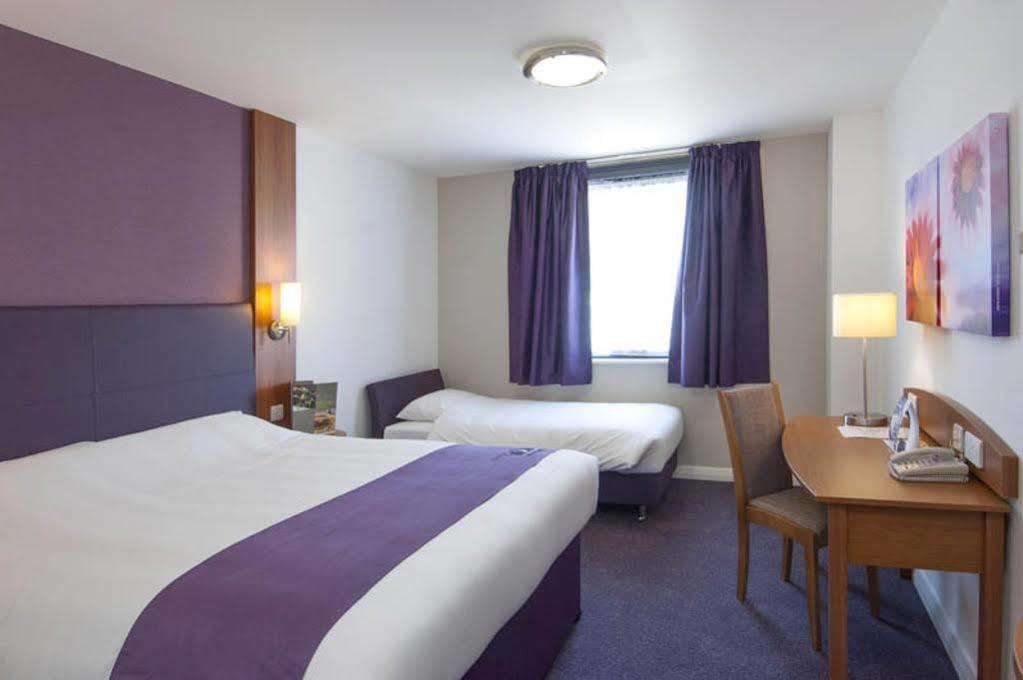 Premier Inn Bicester Exteriör bild