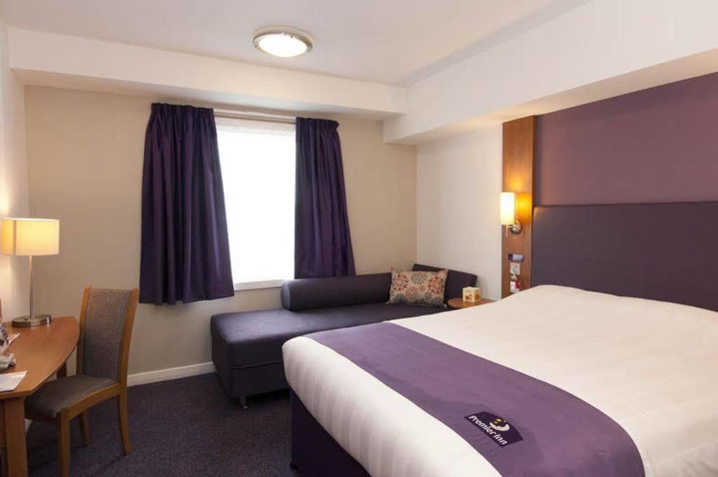 Premier Inn Bicester Exteriör bild
