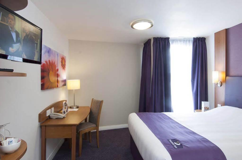 Premier Inn Bicester Exteriör bild