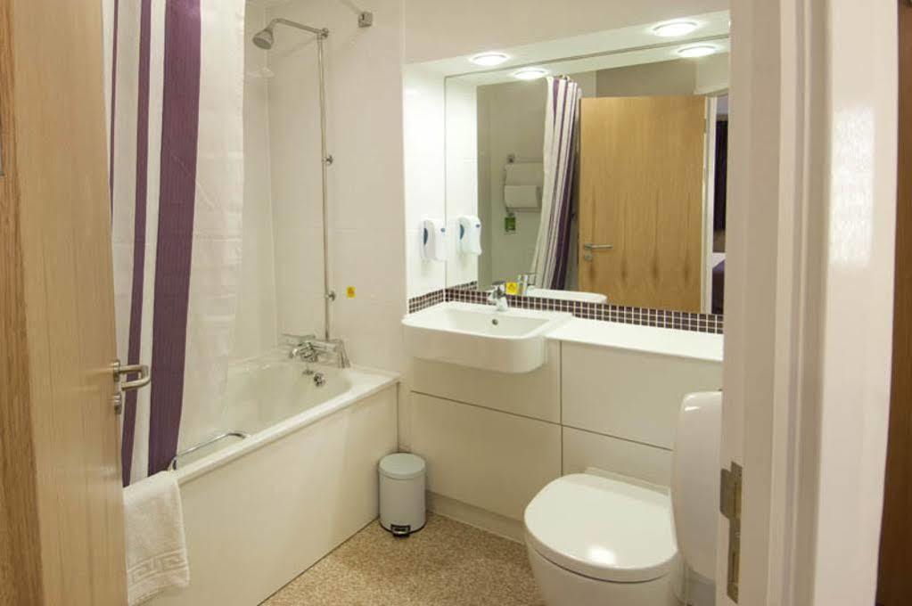 Premier Inn Bicester Exteriör bild