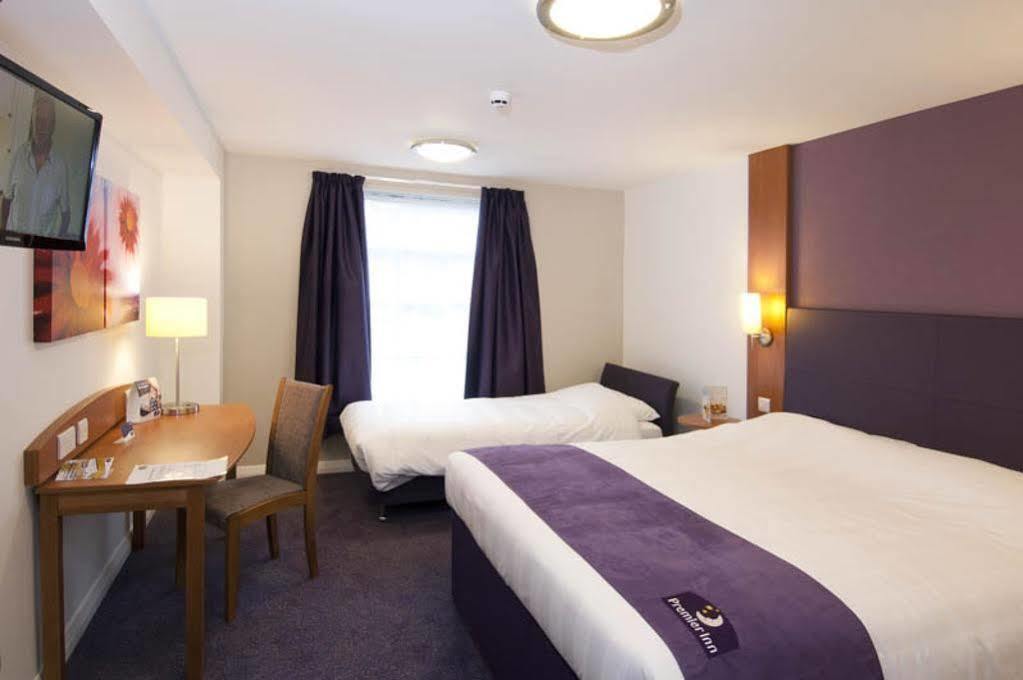 Premier Inn Bicester Exteriör bild