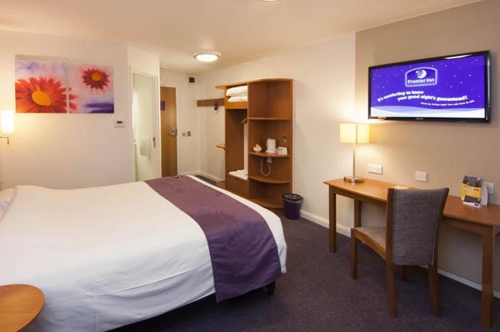 Premier Inn Bicester Exteriör bild